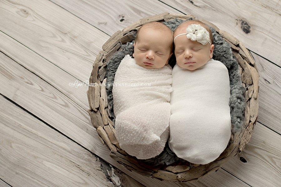 connecticut twin newborn photographer, lynn puzzo photography, ct newborn photographer, twin photographer, twins, twinning, newborn twins